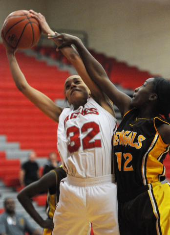 Arbor View’s Janae Strode (32) takes a shot over Bonanza’s Acacia Williams (12) ...