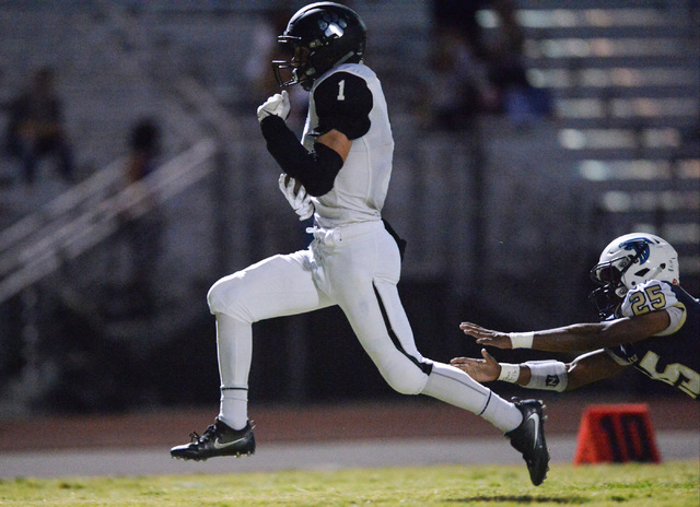 Palo Verde running back Aaron Belshe (1) scores a touchdown during the Foothill High School ...