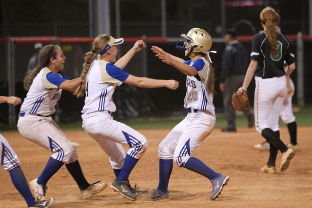 Reed’s Julia Jensen, right, is rushed after knocking in the winning run against Palo V ...