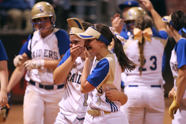 Reed players celebrate their extra inning win over Palo Verde during their Division I state ...