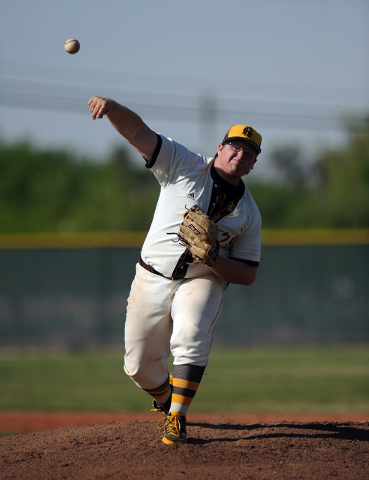 Bonanza starting pitcher Kyle Ming delivers to Palo Verde in the second inning of their prep ...