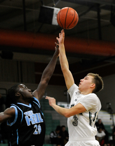 Palo Verde’s Furious Fernandes (3) shoots over Foothill’s Te’Vion Reed on ...