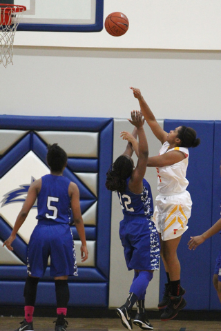 Tech’s Leslie Williams (34) takes a shot over Desert Pines’ See’Airrah Eva ...