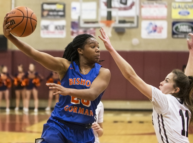 Bishop Gorman’s Skylar Jackson (20) makes a pass around Desert Oasis’ Ashlynn Sh ...