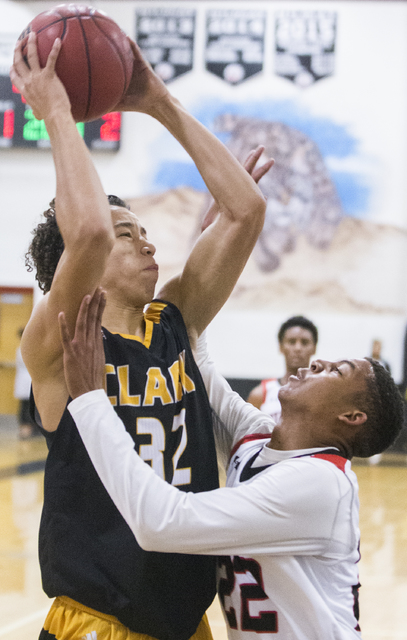 Clark’s Ian Alexander (32) drives to the rim over Las Vegas’ Zion Edwards (22) d ...