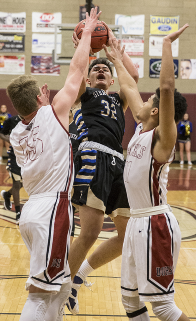 Sierra Vista’s Maka Ellis (32) shoot over Desert Oasis’ Jacob Heese (15) on Tues ...