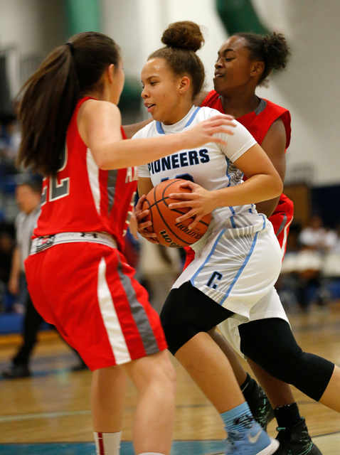 Canyon Springs’ J’hane Richardson, center, keeps a ball away from Arbor View&#82 ...