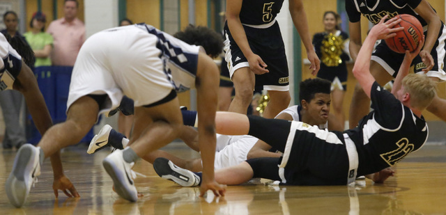 Clark’s Trey Woodbury (22) grabs a loose ball during the first half of a semifinals Su ...