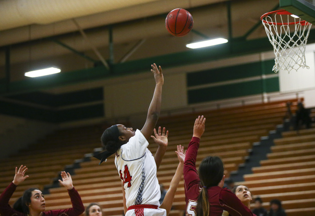 Liberty’s Dre’una Edwards (44) goes up to score against Downey during the Gator ...