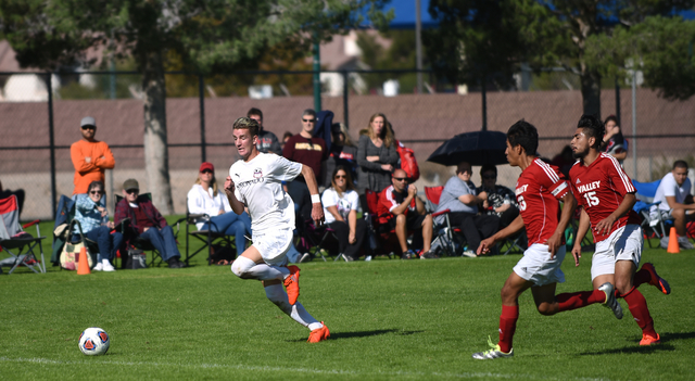 Coronado’s John Lynam (7) runs on a breakaway against Valley during the Sunrise region ...