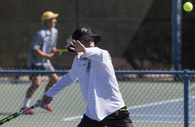 Palo Verdeճ Sam Soderbergh plays against Desert Oasis sophomore Josh Sharman in the Cl ...