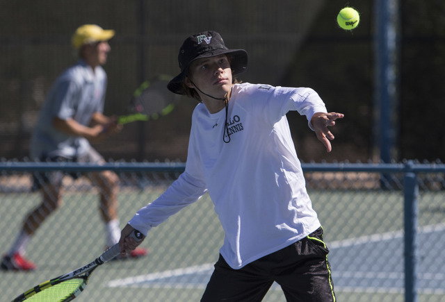 Palo Verdeճ Sam Soderbergh plays against Desert Oasis sophomore Josh Sharman in the Cl ...