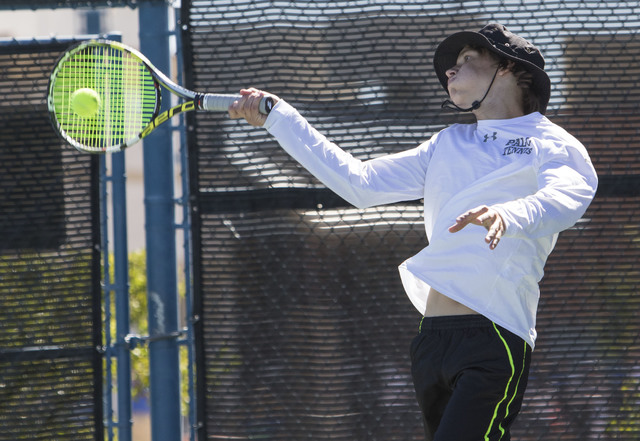 Palo Verdeճ Sam Soderbergh plays against Desert Oasis sophomore Josh Sharman in the Cl ...