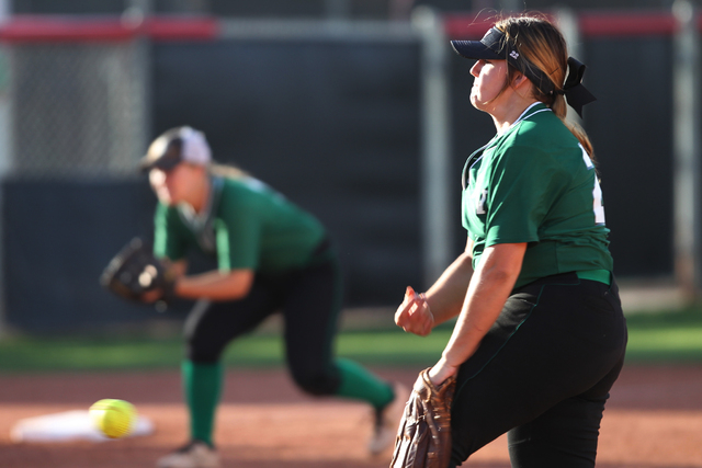 Palo Verde’s Kelsea Sweeney (22) pitches the ball in their softball game against Ranch ...