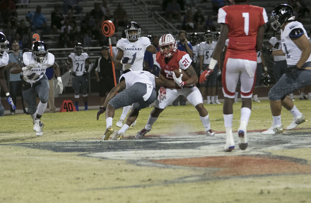 Liberty’s Darion Acohido (21) keeps a ball away from Desert Pines during a varsity foo ...