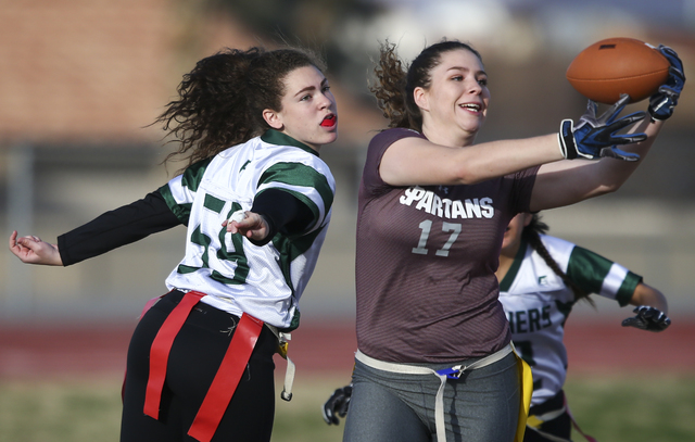 Cimarron-Memorial’s Alyssa Karpinski (17) reels in the ball as Palo Verde’s Grac ...