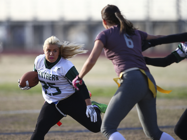 Palo Verde’s Amanda Drake (25) runs the ball against Cimarron-Memorial during the Suns ...