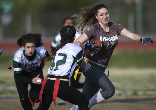 Cimarron-Memorial’s Alyssa Karpinski (17) runs the ball against Palo Verde during the ...