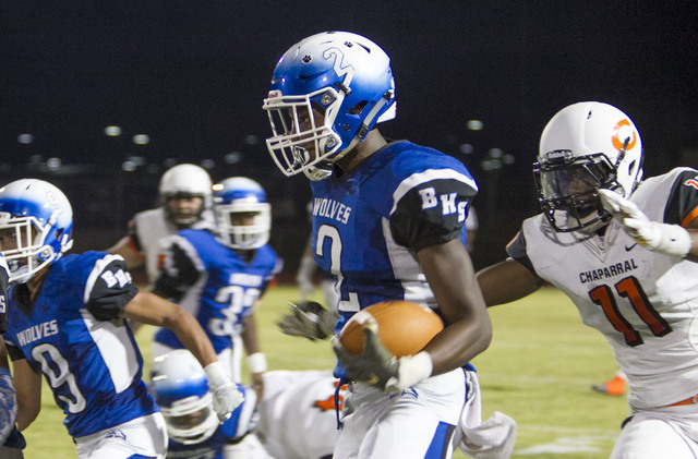 Basicճ De’shawn Eagles (2) runs the ball against Chaparral players during a vars ...