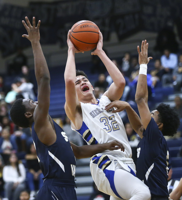 Sierra Vista guard Maka Ellis (32) goes up for a shot between Spring Valley defenders during ...