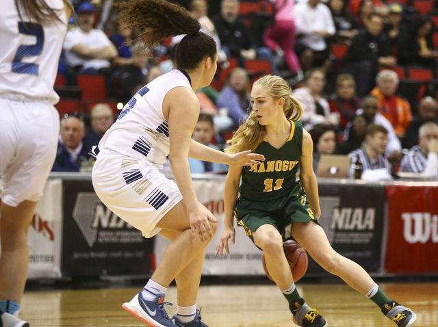 Bishop Manogue guard Kenna Holt (11) drives against Foothill’s Bri Rosales (15) during ...