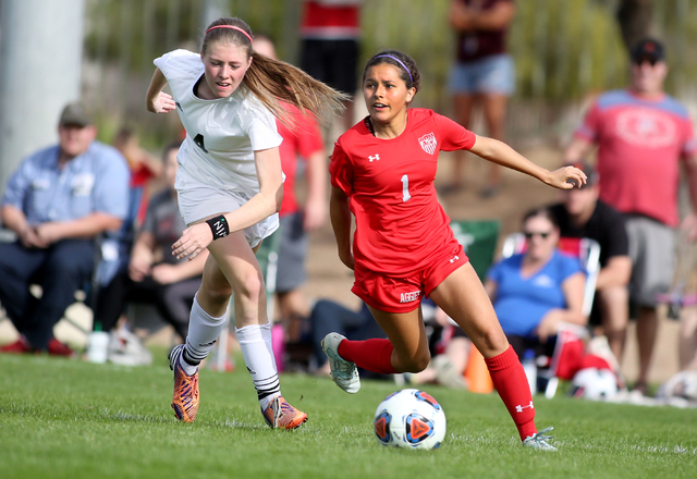 Arbor View’s Sierra Vicente (1) controls the ball against Palo Verde at the Bettye Wil ...