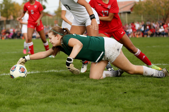 Palo Verde’s Goalkeeper Kailee Barnhard (21) dives for the ball against Arbor View at ...