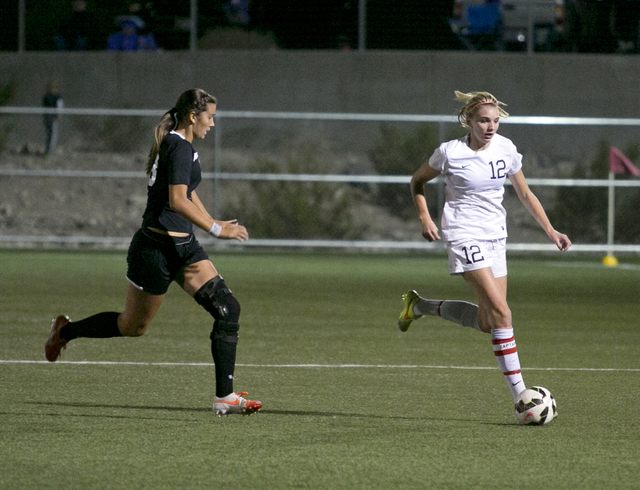 Coronado’s Taylor Kornieck, right, dribbles the ball as Palo Verde’s Jadyn Nogue ...