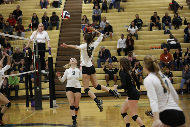 Palo Verde’s Makenzie Paulk (3) sets the ball for Palo Verde’s Kayla Kinney (9) ...