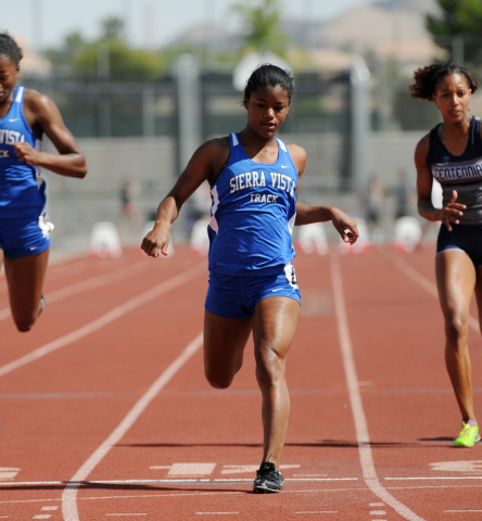 Sierra Vista’s Morgan O’Neal, center, competes in the 100-meter dash at the Suns ...