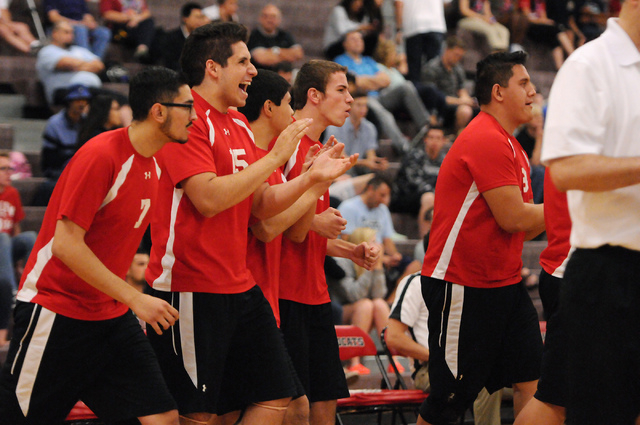 Las Vegas’ players react to a play during the Sunrise Region boys volleyball champions ...