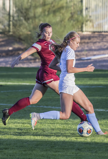 Foothill Amber Risheg (2) breaks free of Eldorado defender Lauren Granger (4) during the Sun ...