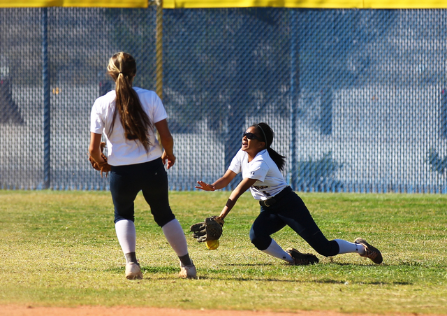 Shadow Ridge left fielder Samaiya Montgomery (1) misses a fly ball from Arbor View’s B ...