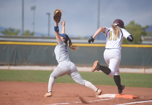 Sierra Vista’s Brendee Ford (9) catches the ball for an out at first base against Fait ...