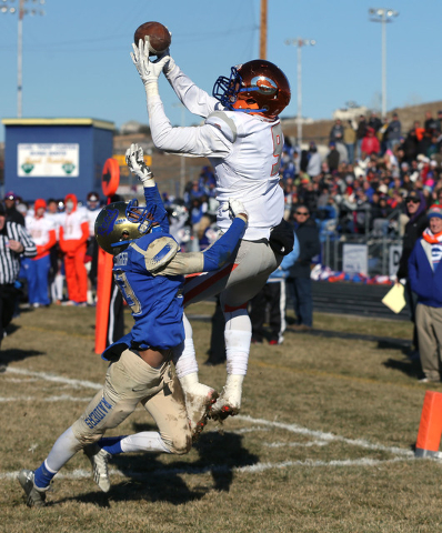 Bishop Gorman’s Brevin Jordan makes a touchdown reception over Reed defender Kyeer Gei ...