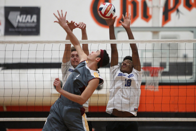 Del Sol’s Jared Moreda (5) hits the ball over Sierra Vista’s Joey Harvanek (7) a ...