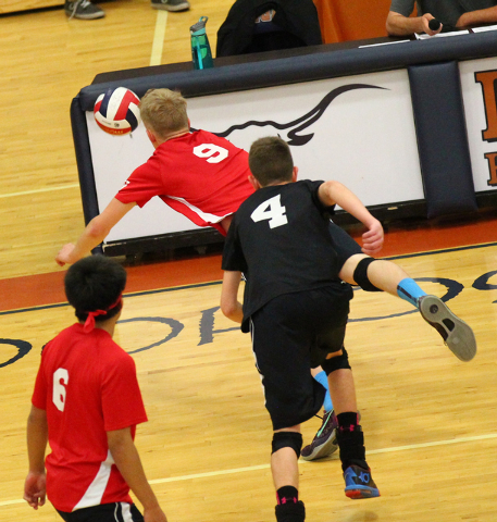 Las Vegas’ Chris Kampshoff (9) attempts to dive for the ball as Shayne Marquez (6) and ...