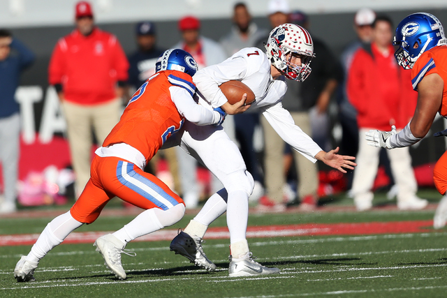 Bishop Gorman’s Tyjon Lindsey (25) sacks Liberty’s Kenyon Oblad (7) in the Class ...