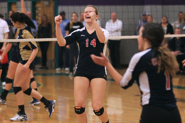 Coronado’s Cali Thompson, center, and teammates celebrate the winning point in their S ...