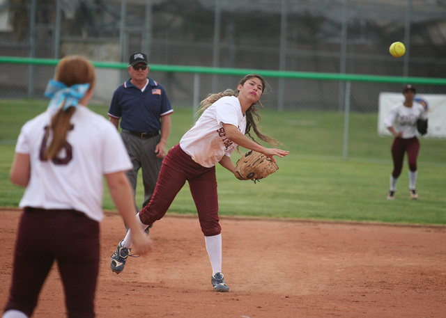 Cimarron-Memorial’s Rosie Del Rosario, center, makes a throw during a game against Gre ...