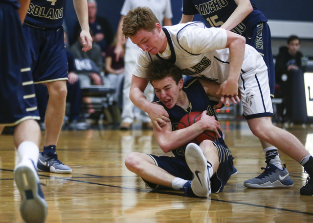 Rancho Solano’s Caden Hoffman (1), left, and Lake Mead’s Mitchell Dolinar (11) f ...