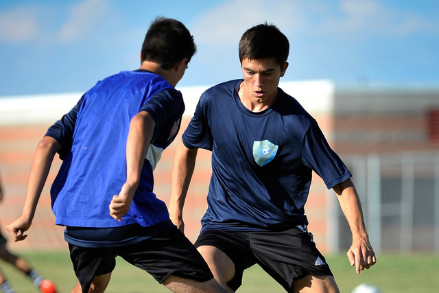 Foothill forward Robert Cowan, right, looks to get around defender Zeke Garcia during practi ...