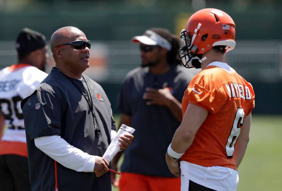 Cleveland Browns head coach Hue Jackson, left, talks with quarterback Baker Mayfield during NFL ...