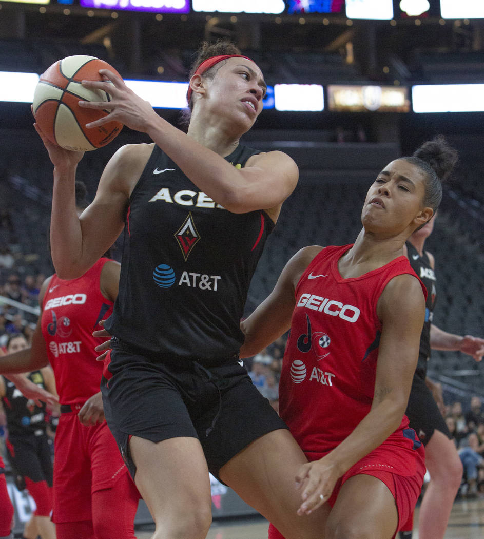 Dearica Hamby (5), sets up a play against Washington Mystics guard Natasha Cloud (9) at T-Mobil ...