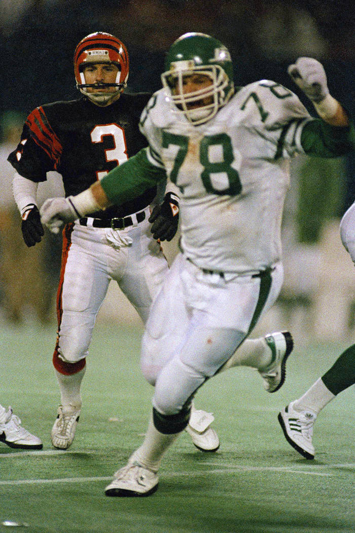 In this Nov. 30, 1987, file photo, Cincinnati Bengals place kicker Jim Breech (3) and New York ...