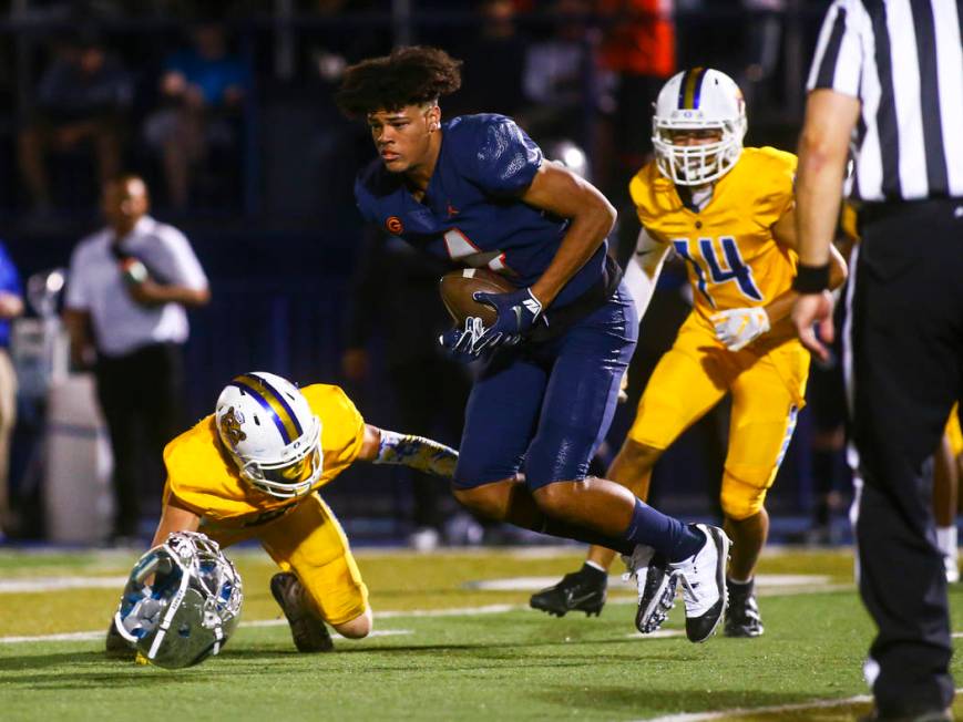 Bishop Gorman's Rome Odunze (4) runs the ball after losing his helmet during the second half of ...