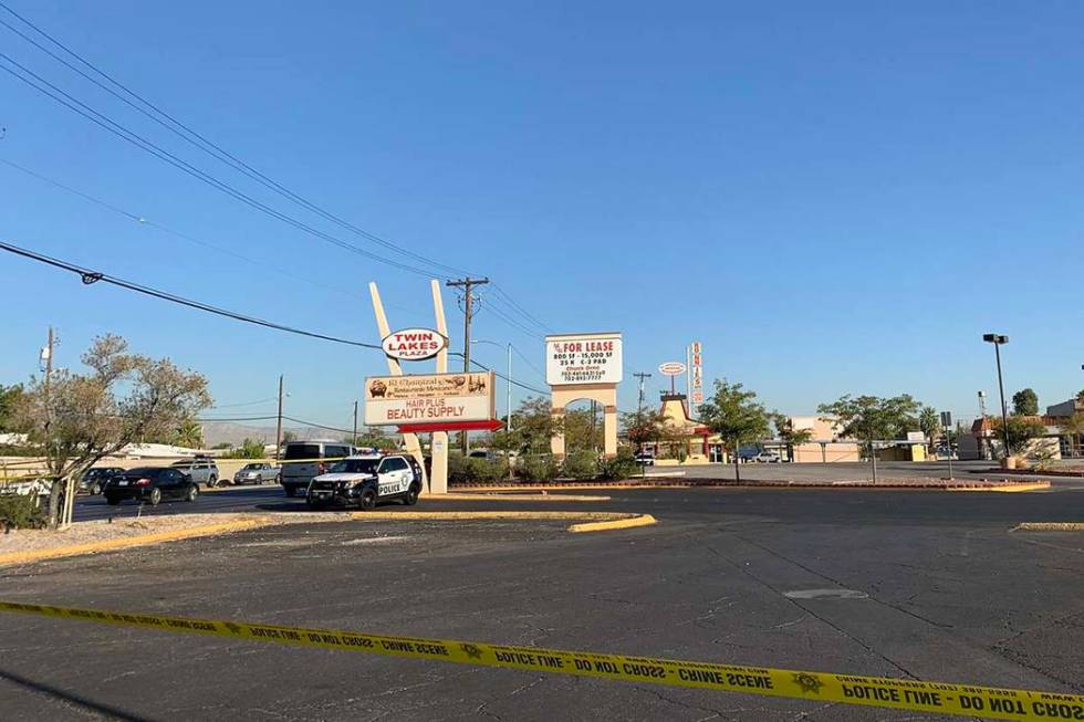 Las Vegas police investigate a homicide at Rancho Drive and Washington Avenue on Thursday, Aug. ...