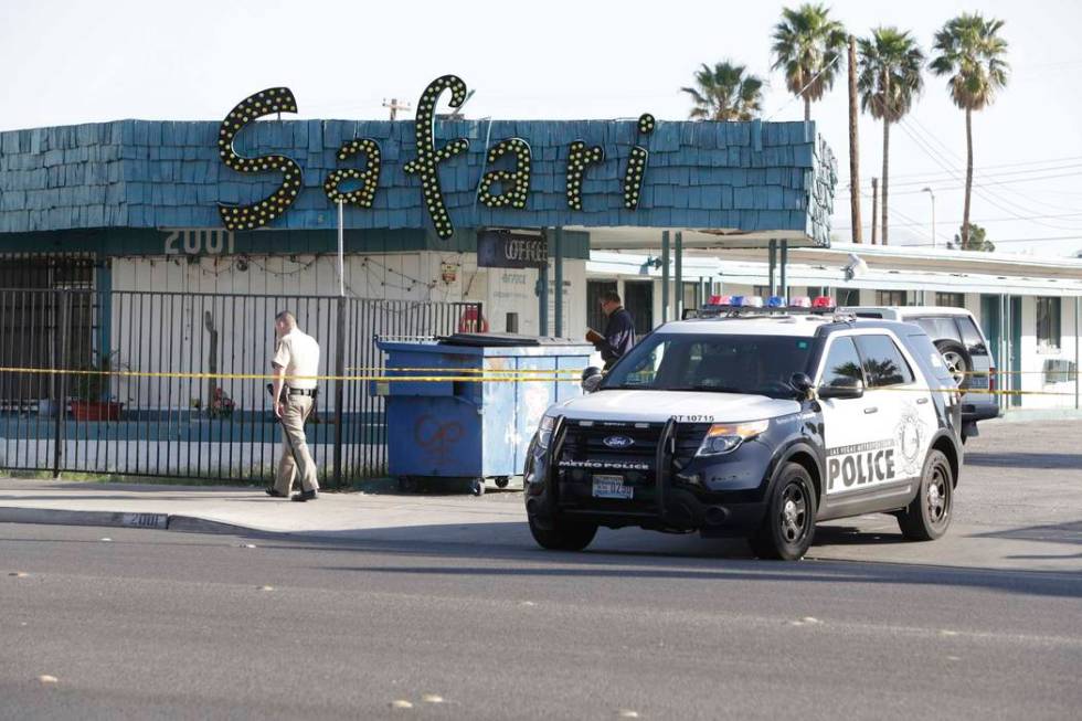 Las Vegas police investigate a fatal shooting at the Safari Motel, 2001 Fremont St., April 20, ...