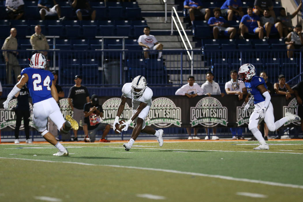 St. John Bosco's Beaux Collins (88) makes a low catch before running the ball for a touchdown a ...