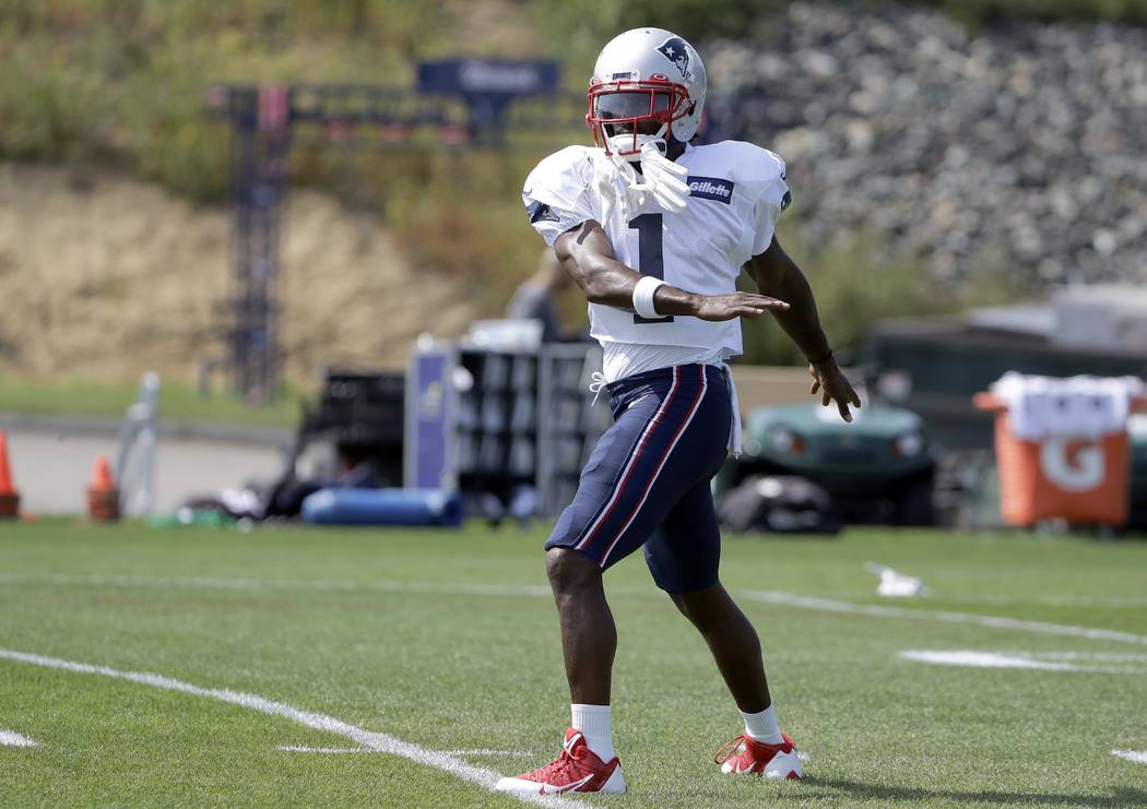 New England Patriots wide receiver Antonio Brown works out during NFL football practice, Wednes ...